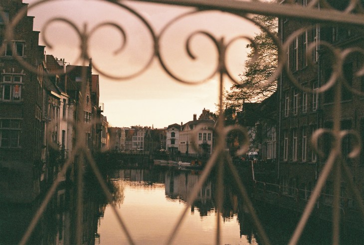 Abends auf der Brücke